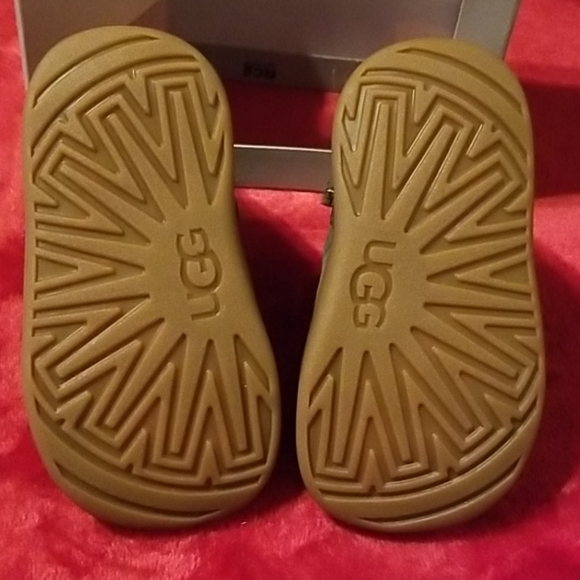 UGG Boots - Picture 5 of 5